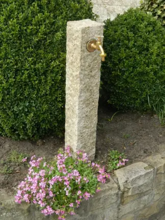 Wasserzapfsäule Granit gelb gespitzt